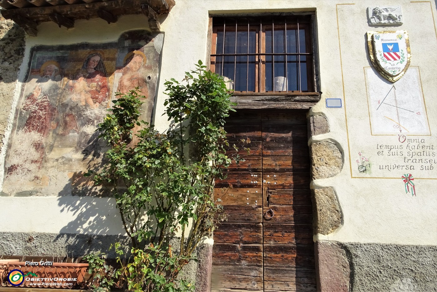 15 Casa Annovazzi con stemma, affresco, meridiana....JPG